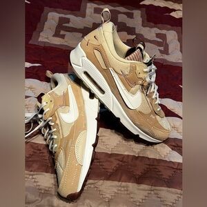 Women’s Nike Air Max 90